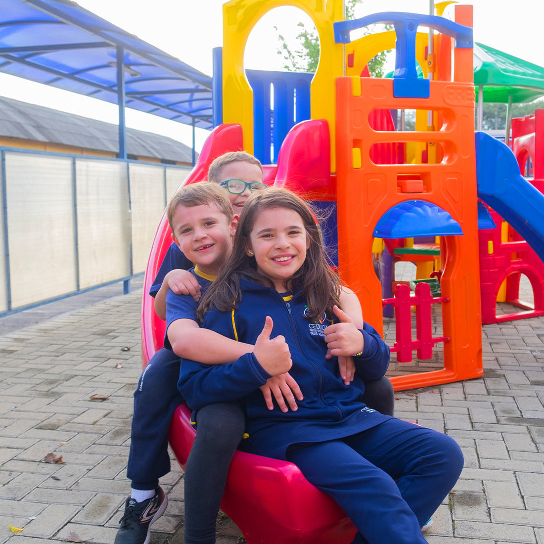Escola com playground infantil externo Freso