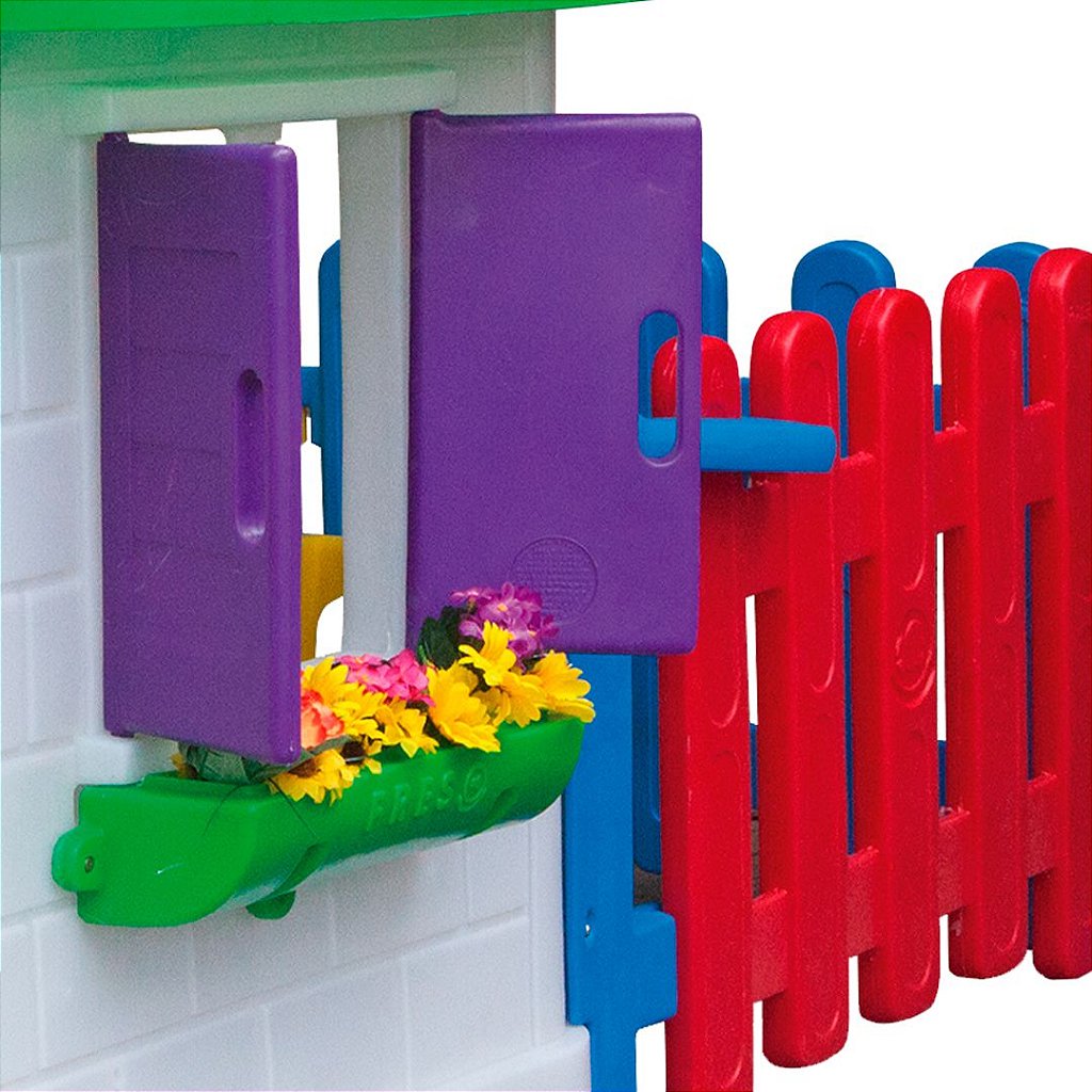 Casinha de Brinquedo e Boneca Freso de Campo com Cerquinha 2