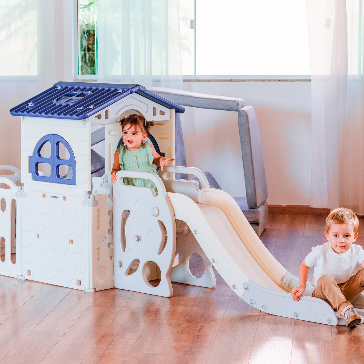 Casinha Infantil Freso com Escorregador e Cercadinho Urso