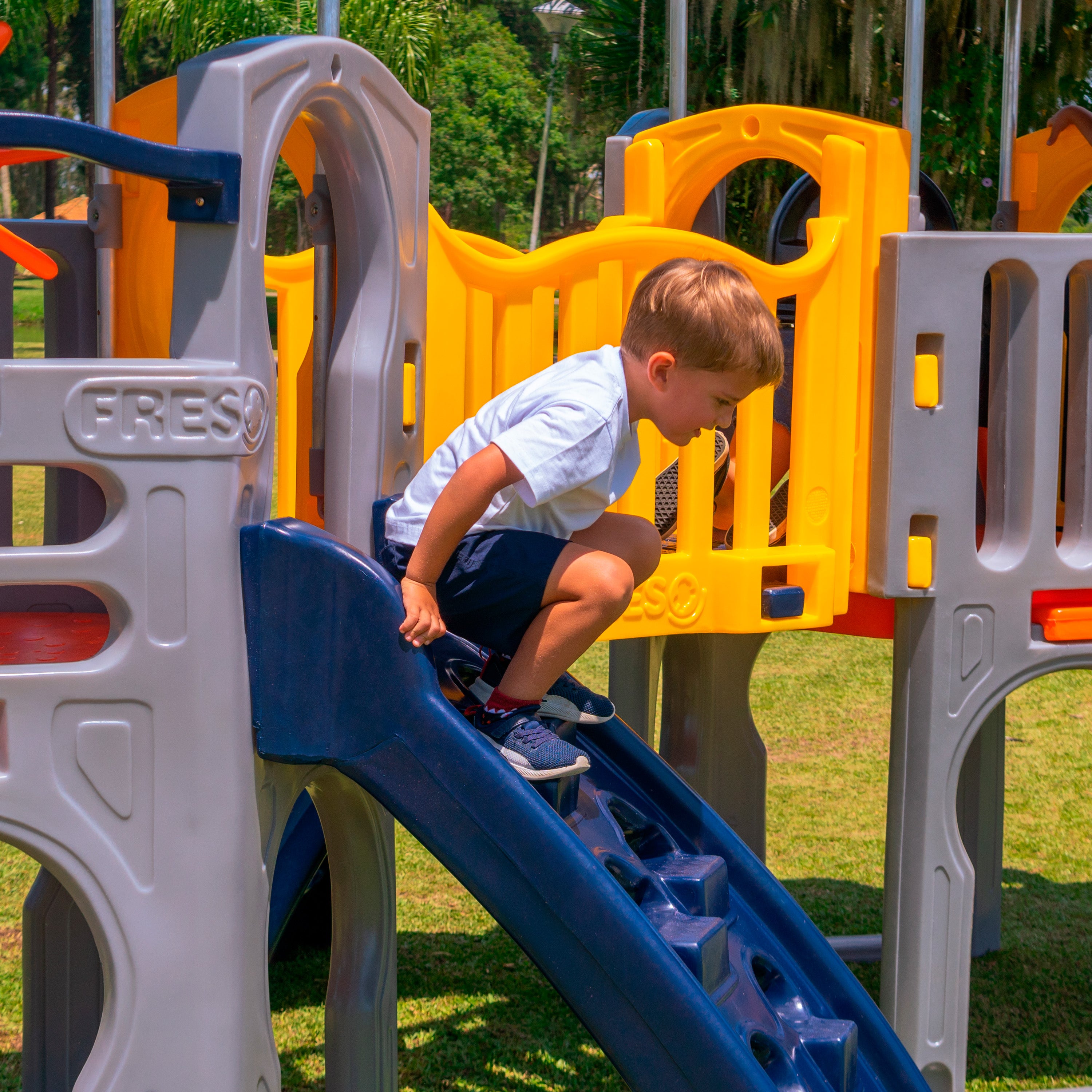 Playground Arcade Freso com Escorregador Infantil 4