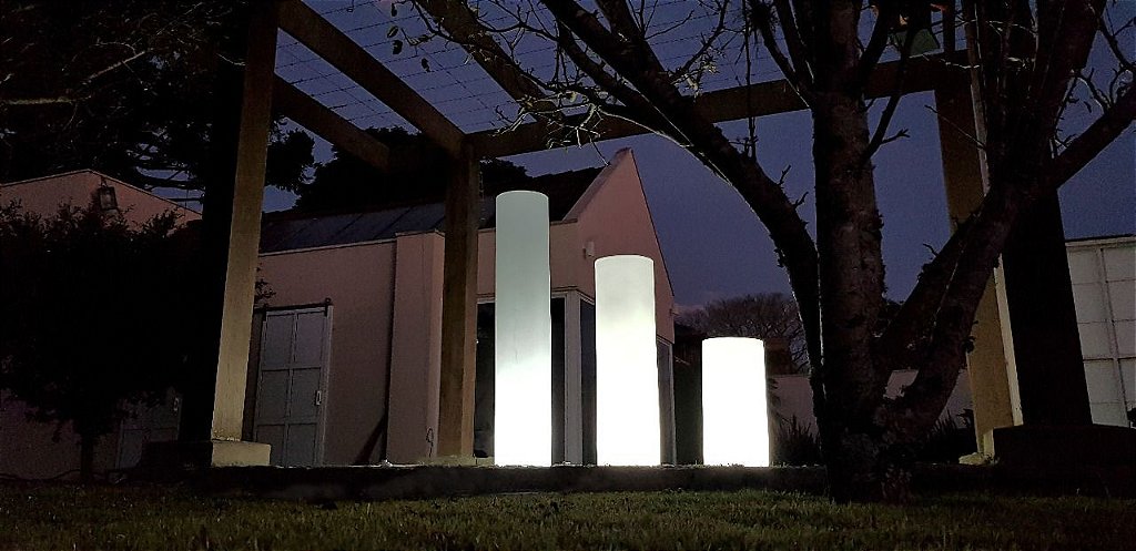 Coluna Decorativa Iluminada de Plástico Tamanho P Freso 2