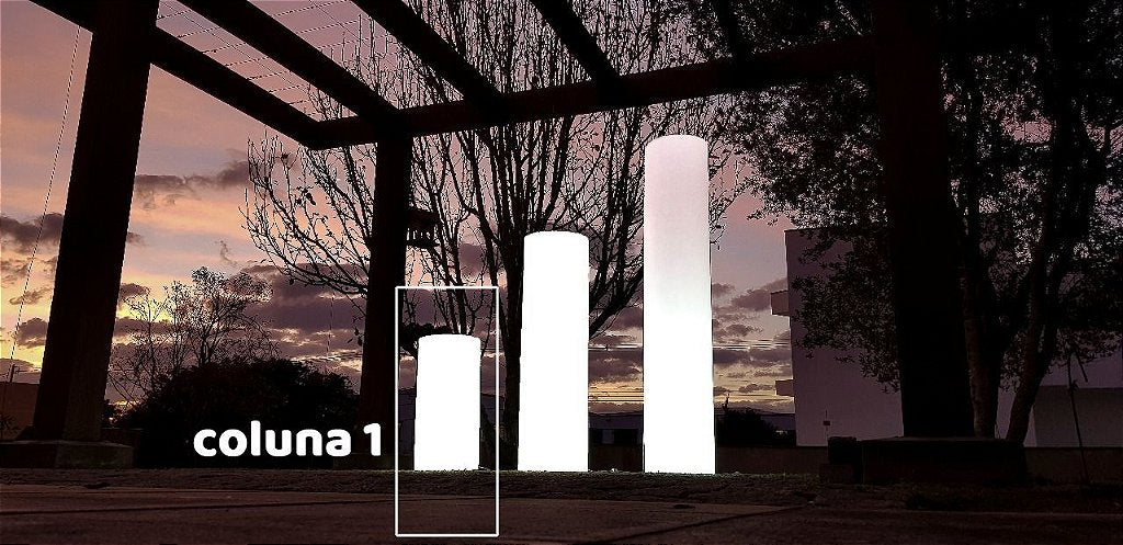 Coluna Decorativa Iluminada de Plástico Tamanho P Freso